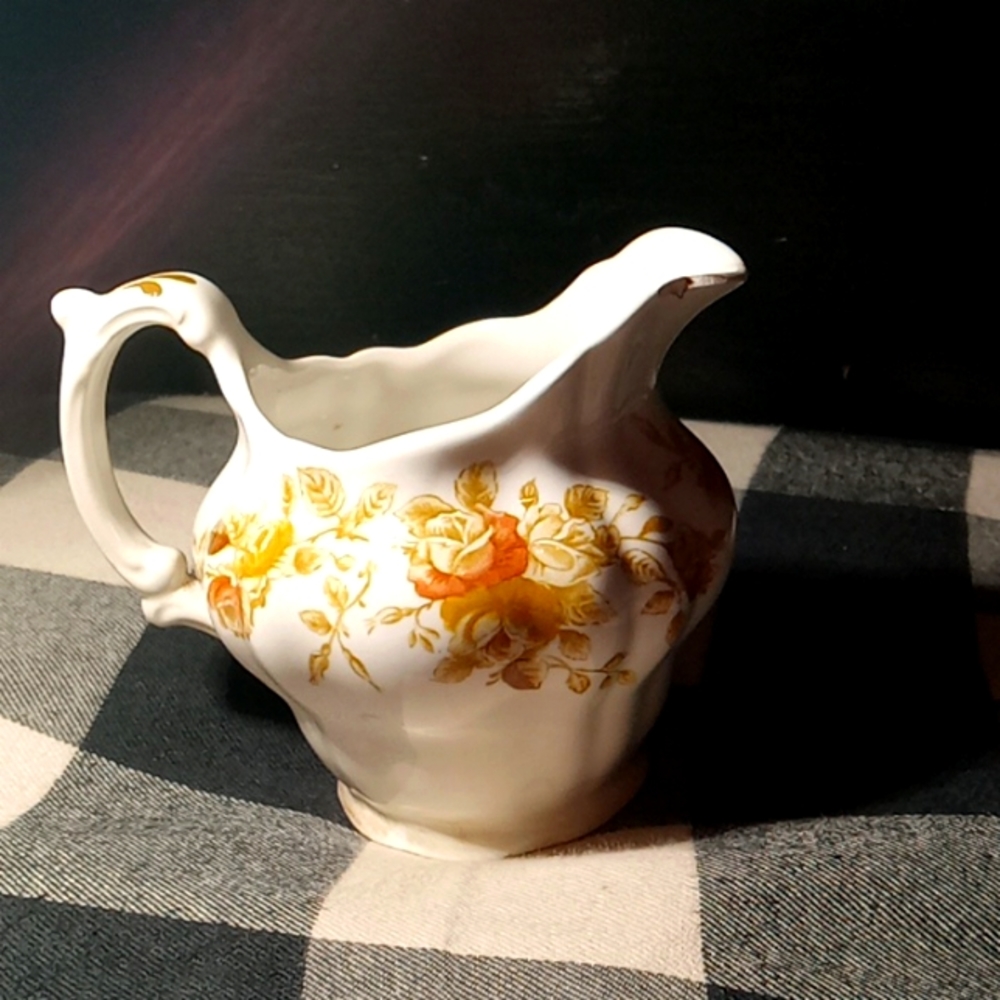 1960s Ridgeway Sr "Antique Rose" 4123 creamer